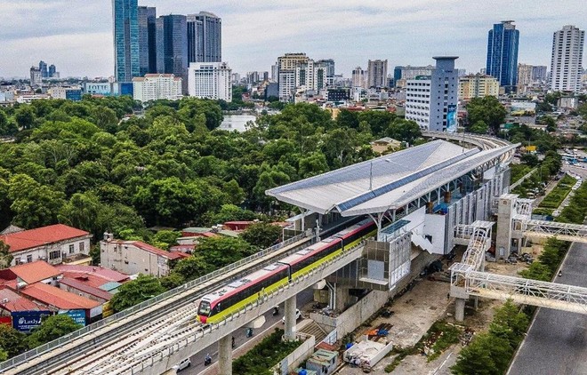 Vận hành chạy thử đoàn tàu Nhổn-ga Hà Nội. (Ảnh: CTV/Vietnam+).