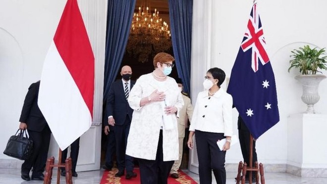 Ngoại trưởng Australia, Marise Payne (trái) và người đồng cấp Indonesia Retno Marsudi trong đối thoại 2+2 tại Jakarta, tháng 9/2021. Nguồn: Bộ Ngoại giao Indonesia.