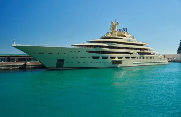 Chiếc du thuyền Dilbar của tỷ phú người Nga Alisher Usmanov đang bị nhà chức trách Đức phong tỏa. (Nguồn: Forbes)