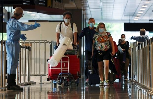 Hành khách tại sân bay quốc tế Changi của Singapore. (Ảnh: Reuters).