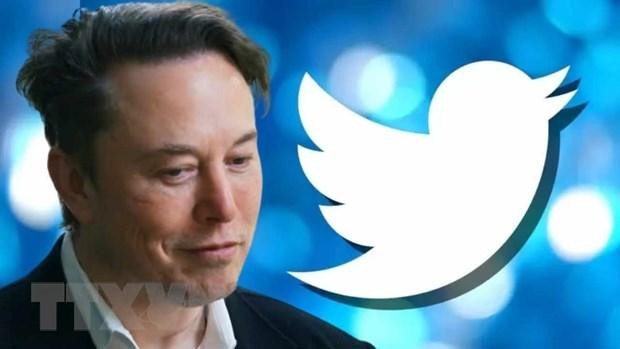 Tỷ phú Elon Musk và biểu tượng Twitter. (Ảnh: Finnews24/TTXVN).