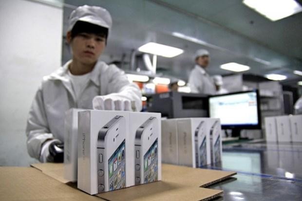 Dây chuyền sản xuất điện thoại iPhone tại nhà máy của Foxconn. (Nguồn: macrumors.com)