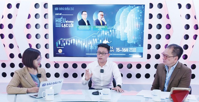 Chương trình talkshow “Chọn danh mục”, với sự tham gia của các khách mời là chuyên gia chứng khoán, lãnh đạo doanh nghiệp đã thu hút đông đảo nhà đầu tư theo dõi.