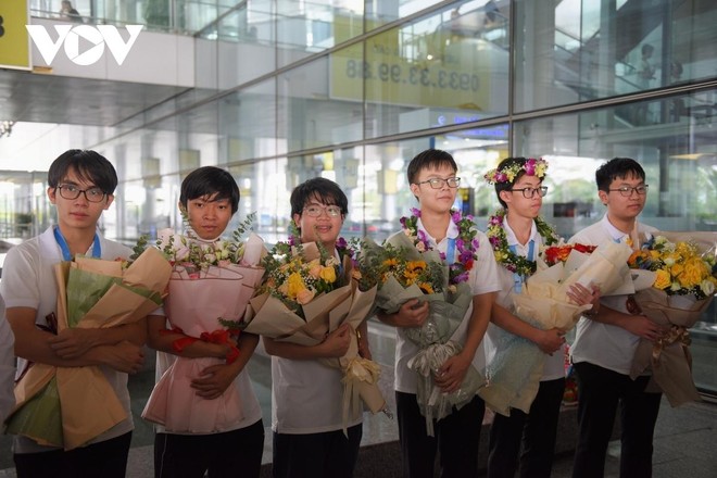 Đội tuyển học sinh Việt Nam tham dự Olympic Toán học quốc tế 2022.