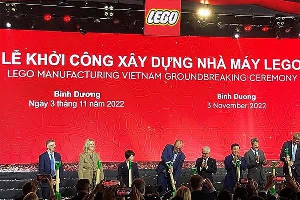 Nghi thức khởi công nhà máy LEGO.