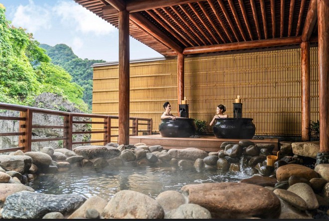 Với chủ đề “Đặc quyền Thượng lưu - Thăng hoa trải nghiệm”, Sun Red Carpet đưa khách mời đến với hành trình khám phá nghệ thuật tắm onsen và văn hóa Nhật Bản (Ảnh minh hoạ, mọi thông tin và hình ảnh về khách mời đều được Sun Property bảo mật tuyệt đối).