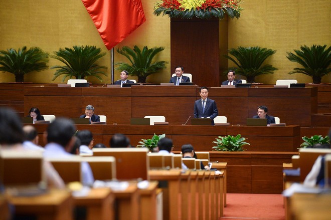 Bộ trưởng Bộ Thông tin và Truyền thông Nguyễn Mạnh Hùng đã giải trình về những ý kiến của đại biểu Quốc hội về Dự thảo Luật Giao dịch điện tử (sửa đổi) sáng 11/11.