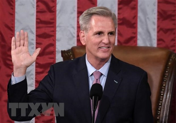 Tân Chủ tịch Hạ viện Mỹ Kevin McCarthy tuyên thệ nhậm chức tại Quốc hội Mỹ ở Washington DC., ngày 7/1/2023. (Ảnh: AFP/TTXVN).