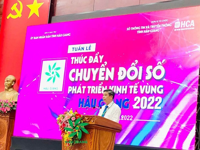 Chủ tịch UBND tỉnh Hậu Giang Đồng Văn Thanh phát biểu khai mạc Tuần lễ thúc đẩy chuyển đổi số phát triển kinh tế Vùng - Hậu Giang 2022. Ảnh: haugiang.gov.vn.