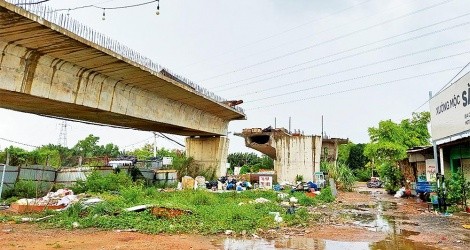 Dự án cầu Nam Lý, TP. Thủ Đức được đầu tư bằng vốn ngân sách nhưng giải ngân rất thấp do vướng giải phóng mặt bằng.