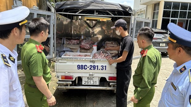 Số sản phẩm động vật không có nguồn gốc và đang bốc mùi hôi thối có số lượng gần 1 tấn. (Nguồn: Báo Bắc Giang)