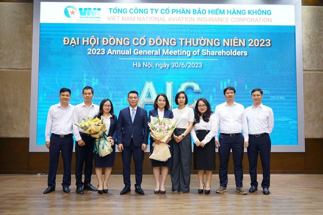 Ban Lãnh đạo VNI chụp cùng thành viên HĐQT VNI nhiệm kỳ 2023 - 2028.