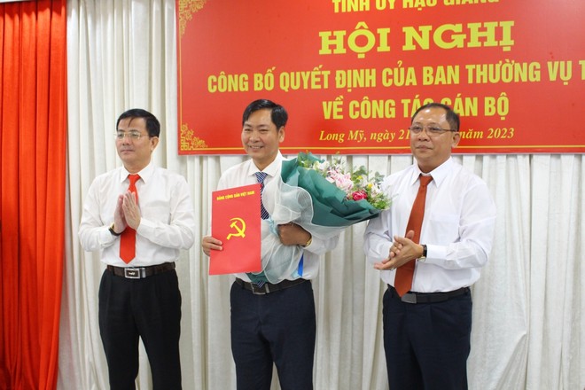 Hậu Giang: Công bố quyết định của Ban Thường vụ Tỉnh ủy về công tác cán bộ