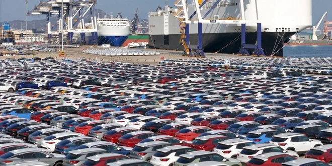 Dàn xe xuất khẩu tập kết tại cảng Yên Đài, Trung Quốc