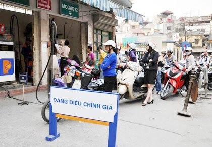 Lần thứ 3 trong năm nay, giá bán lẻ xăng trong nước tăng giá 