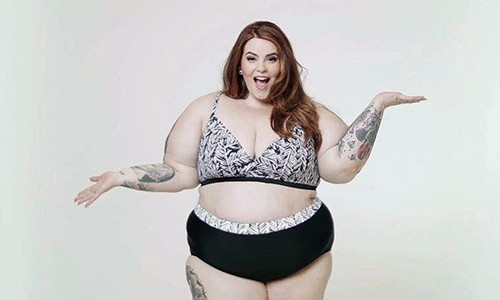 Ảnh người mẫu thừa cân Tess Holliday đã bị Facebook từ chối quảng cáo.