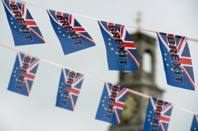 Nôĩ lo Brexit đang bao trùm chứng khoán toàn cầu (Ảnh:AFP)