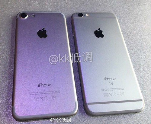  Mô hình iPhone 7 (bên trái) so sánh với iPhone 6s.