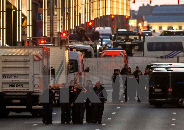 Cảnh sát Bỉ phong tỏa ga tàu điện ngầm Maelbeek ở Brussels sau vụ tấn công khủng bố ngày 22/3. (Nguồn: AFP/TTXVN)