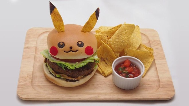 Rồng rắn xếp hàng mua Pokemon Burger