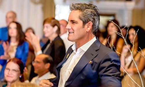 Grant Cardone làm việc ít nhất 95 giờ mỗi tuần. Ảnh: Grant Cardone