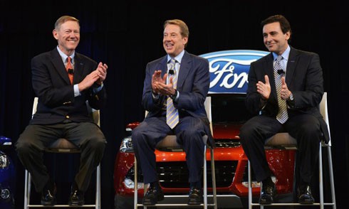 Từ trái qua phải, cựu CEO Alan Mulally, chủ tịch Bill Ford và CEO sắp rời ghế Mark Fields. Ảnh:Paultan.