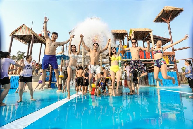 Rủ nhau “trốn nóng” tại công viên nghìn tỷ Typhoon Water Park Hạ Long