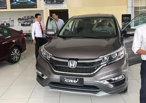 Một đại lý Honda tấp nập nhờ chương trình giảm giá. Ảnh:Việt Cường.