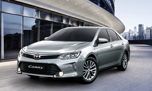 Camry 2017 giảm giá, nâng cấp thiết kế.