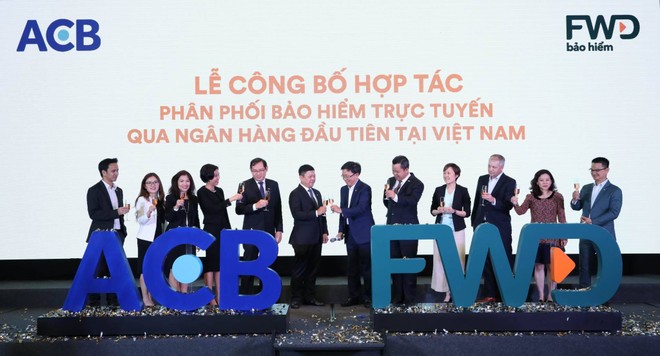 FWD bán bảo hiểm trực tuyến qua ACB