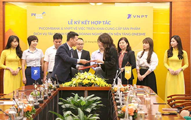 Ngay sau khi ký kết hợp tác, PVcomBank dành tặng ưu đãi 500.000 đồng cho 100 doanh nghiệp đầu tiên mở tài khoản thanh toán trên oneSME.