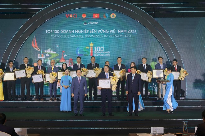 6 năm liên tiếp BVSC đón nhận giải thưởng top 100 doanh nghiệp bền vững Việt Nam