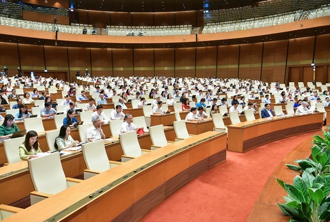 Quốc hội nghe Phó thủ tướng Trần Hồng Hà báo cáo trước khi trả lời chất vấn