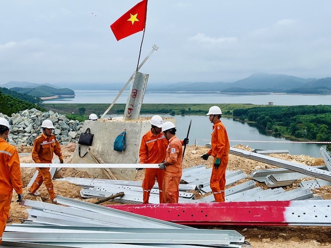 Thi công trên công trường Đường dây 500 kV mạch 3