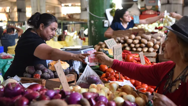 IMF tăng dự báo tăng trưởng toàn cầu khi lạm phát hạ nhiệt