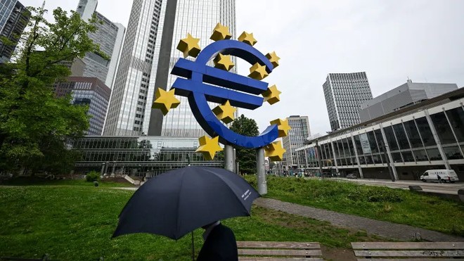 ECB tiếp tục giữ nguyên lãi suất