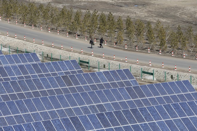 Tăng trưởng mạnh mẽ về năng lượng mặt trời của Trung Quốc gây ảnh hưởng đến lưới điện