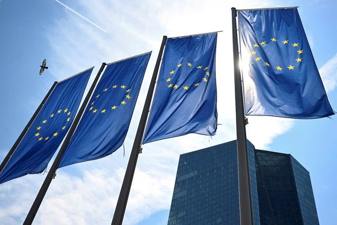 ECB tiếp tục cắt giảm lãi suất khi tăng trưởng kinh tế và lạm phát chậm lại