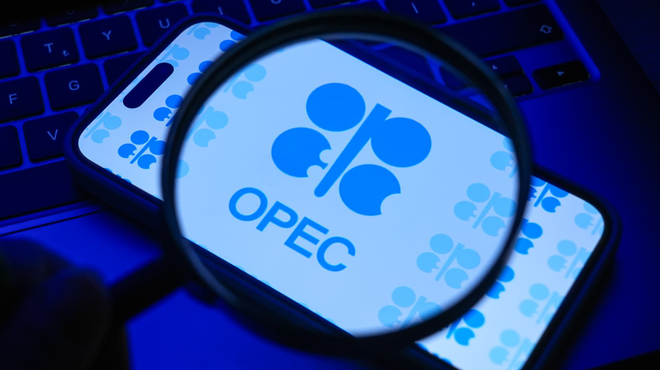 OPEC+ tập trung vào việc tuân thủ hạn ngạch sản xuất sau khi hoãn tăng sản lượng