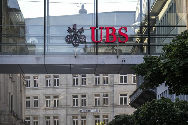 UBS phải xem xét lại các kế hoạch khẩn cấp sau khi tiếp quản Credit Suisse