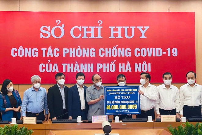 MB tham gia Đoàn công tác của Chủ tịch nước Nguyễn Xuân Phúc, hỗ trợ UBND TP. Hà Nội, trao tặng 20 tỷ đồng góp phần cùng thủ đô trong công tác phòng, chống, đẩy lùi dịch bệnh. 