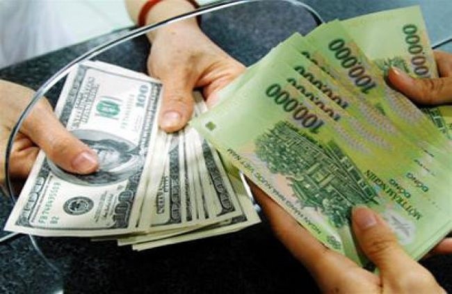 Gửi tiết kiệm bằng VND, có được rút bằng USD?