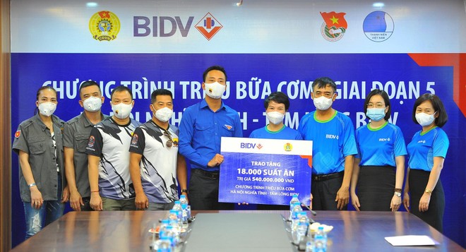 BIDV trao 18.000 suất cơm tặng đồng bào khó khăn tại TP. Hà Nội 