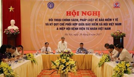 Các nội dung nổi bật được đề cập trong buổi đối thoại là: làm rõ các khái niệm trục lợi, lạm dụng quỹ bảo hiểm y tế để tránh hiểu lầm đối với việc thực hiện chính sách bảo hiểm y tế tại cơ sở y tế tư nhân...