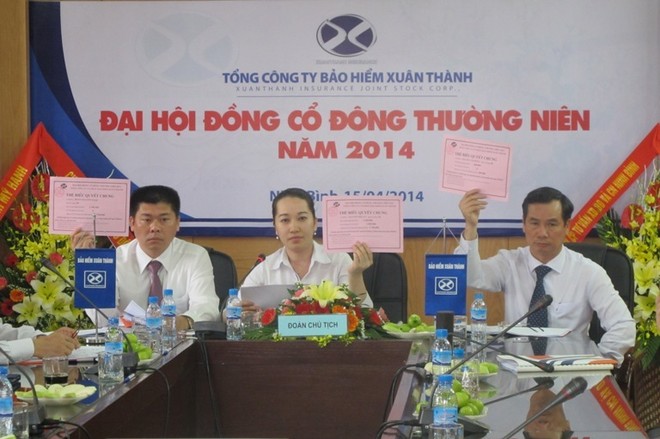 Đoàn Chủ tịch (Từ trái qua phải: Ông Đoàn Nguyên Ngọc - PCT HĐQT - Phó Tổng giám đốc, Bà Nguyễn Thị Vui - CT HĐQT, Ông Nguyễn Văn Dũng - Tổng giám đốc)