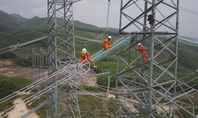 Dự án đường dây 500kV mạch 3 kéo dài sẽ làm tăng thêm năng lực truyền tải giữa miền Trung và miền Bắc.