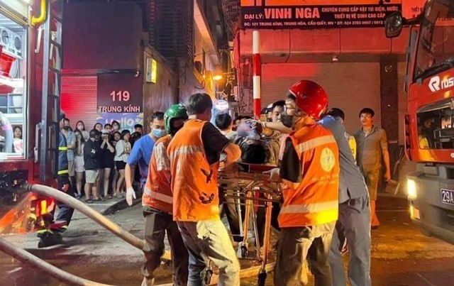 Vụ cháy nhà trọ ở phố Trung Kính rạng sáng 24/5 khiến ít nhất 14 người tử vong.