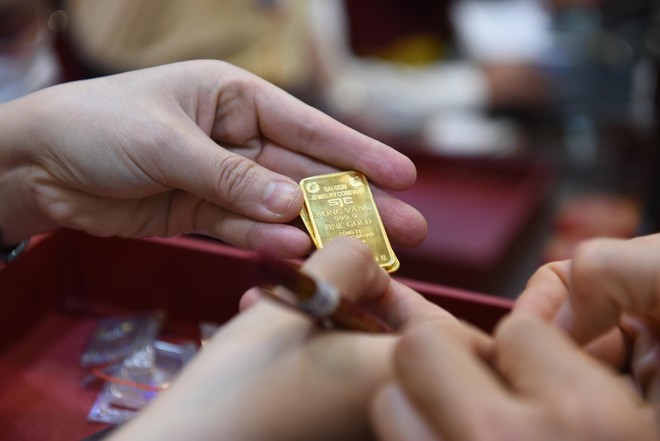 Giá vàng hôm nay ngày 8/7: Vàng trong nước cao hơn thế giới gần 19 triệu đồng/lượng