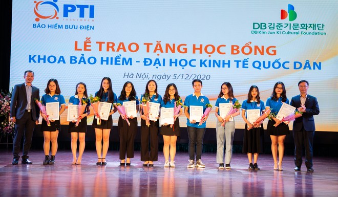 PTI trao học bổng cho sinh viên Đại học Kinh tế quốc dân