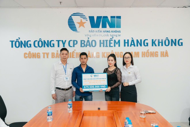 VNI chi trả gần 700 triệu đồng cho khách hàng quyền lợi bảo hiểm vật chất xe chỉ sau 3 tuần